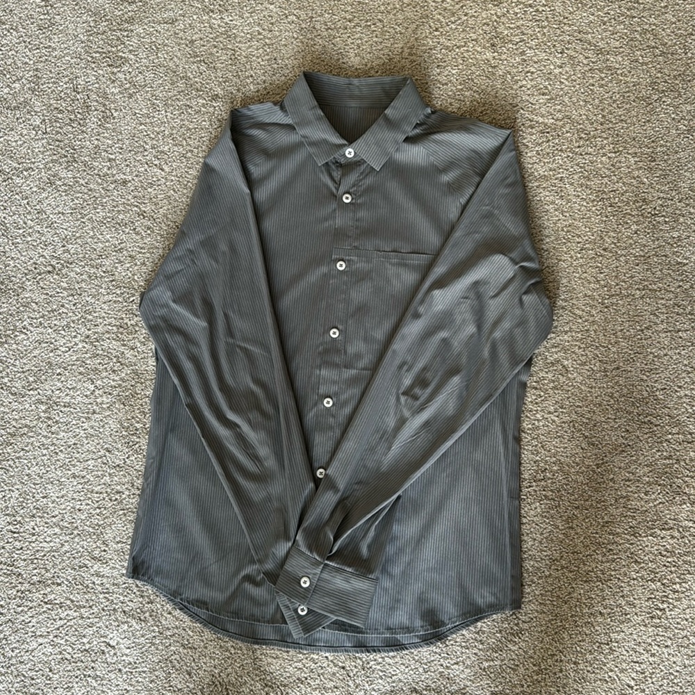 Lululemon men’s medium button down shirt